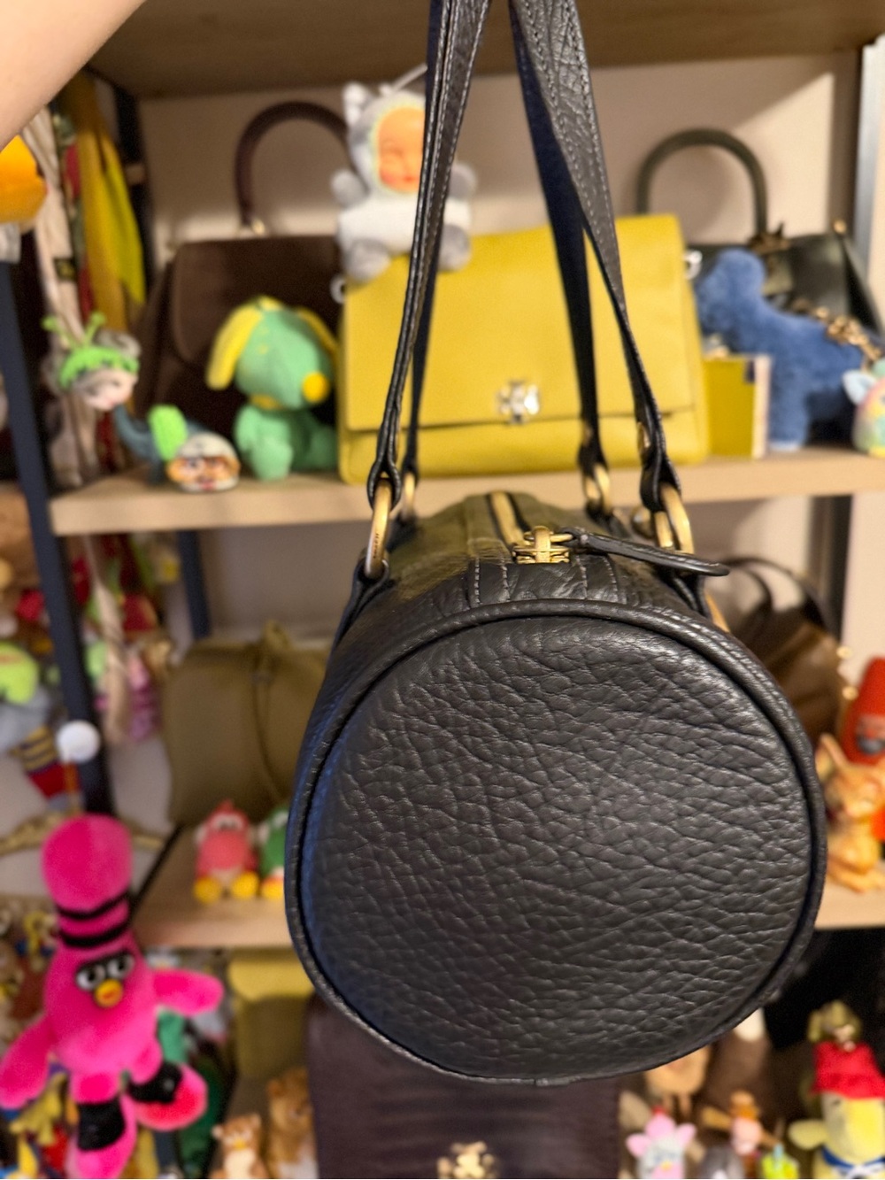Coach Large Kisslock Barrel Bag in Black - Picture 3 of 6